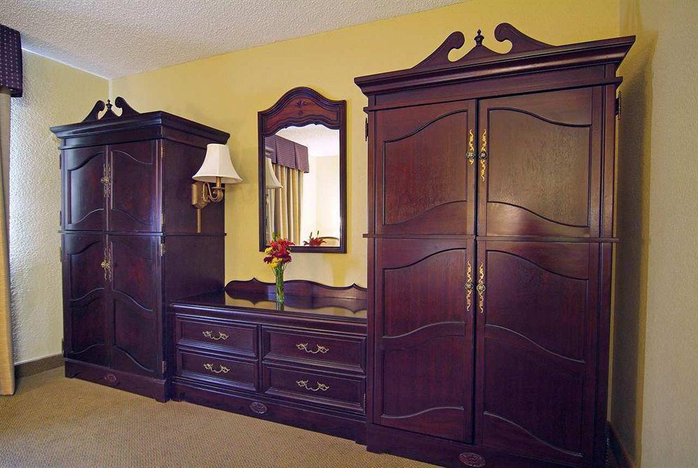Embassy Suites Baton Rouge Ngoại thất bức ảnh