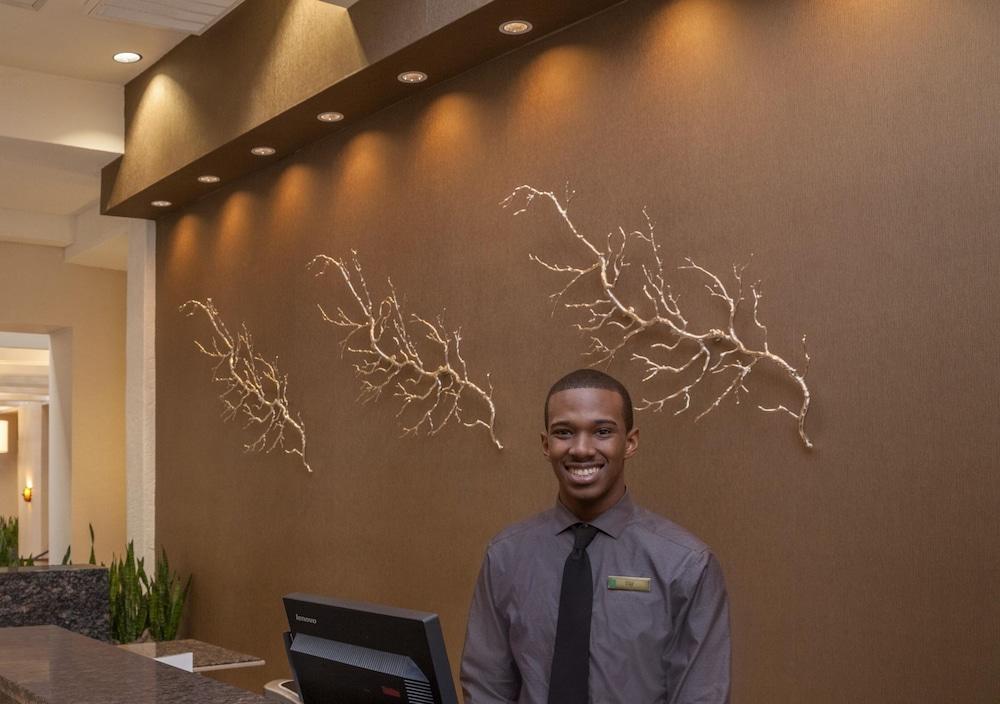 Embassy Suites Baton Rouge Ngoại thất bức ảnh