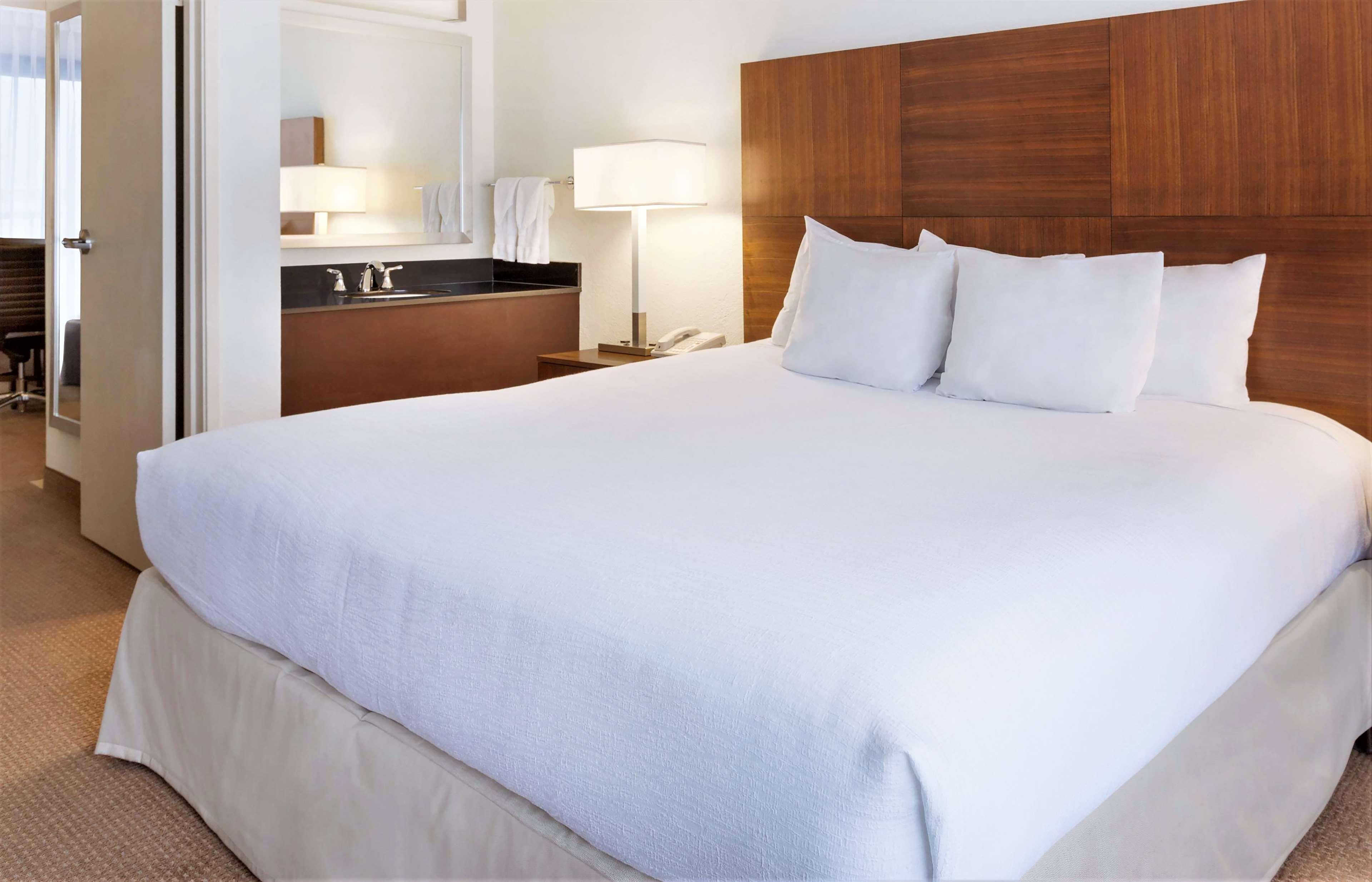 Embassy Suites Baton Rouge Ngoại thất bức ảnh