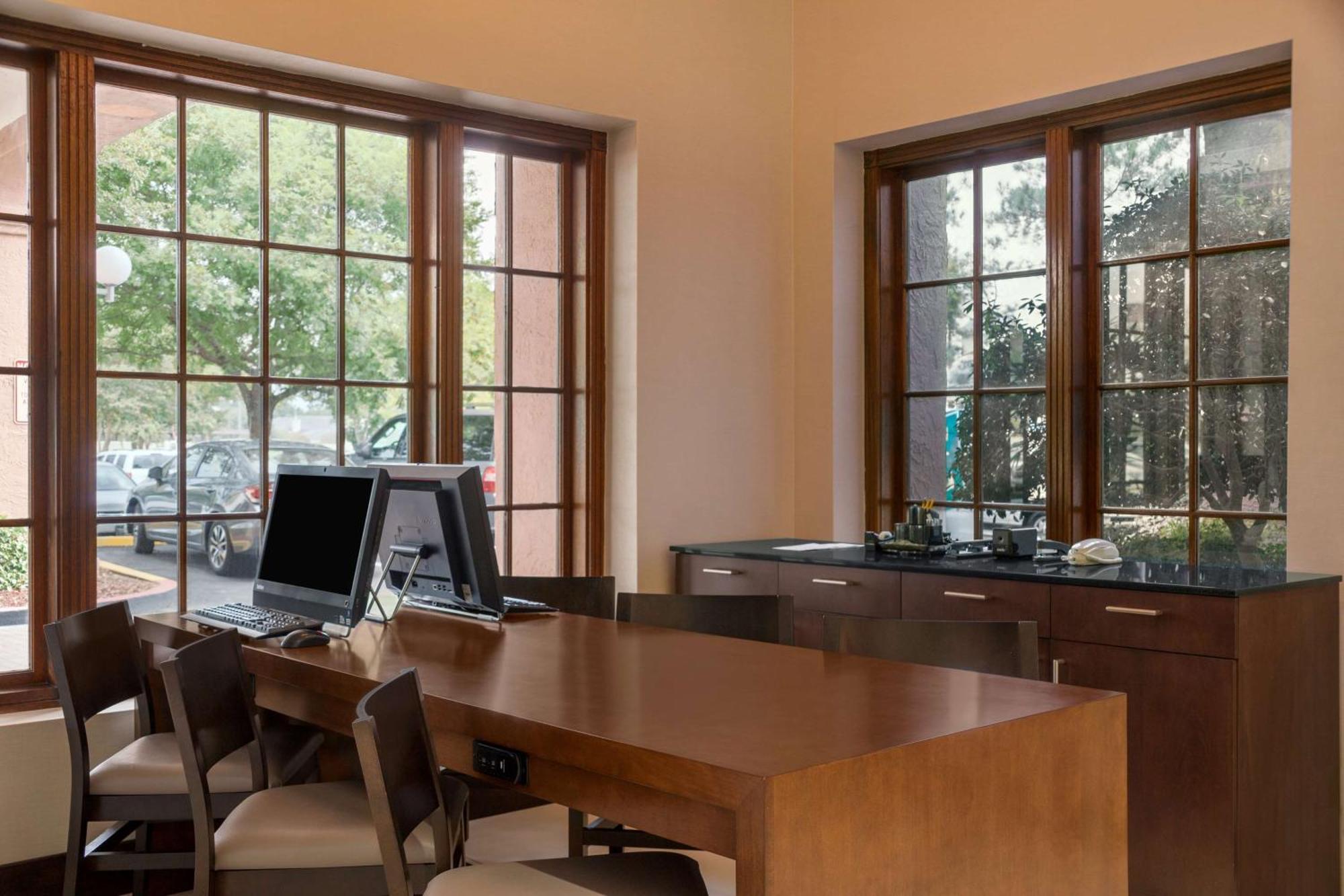 Embassy Suites Baton Rouge Ngoại thất bức ảnh