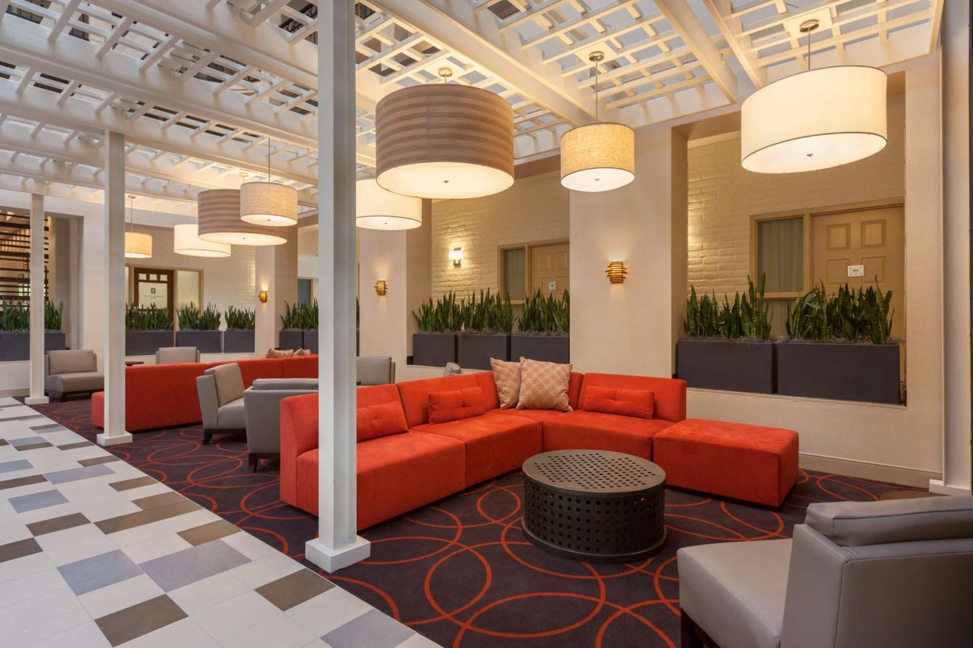 Embassy Suites Baton Rouge Ngoại thất bức ảnh