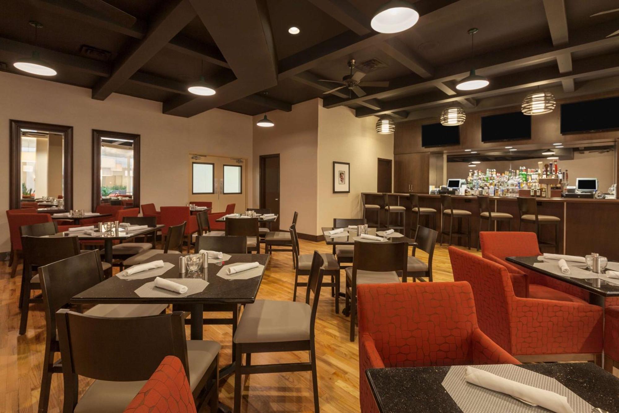 Embassy Suites Baton Rouge Ngoại thất bức ảnh