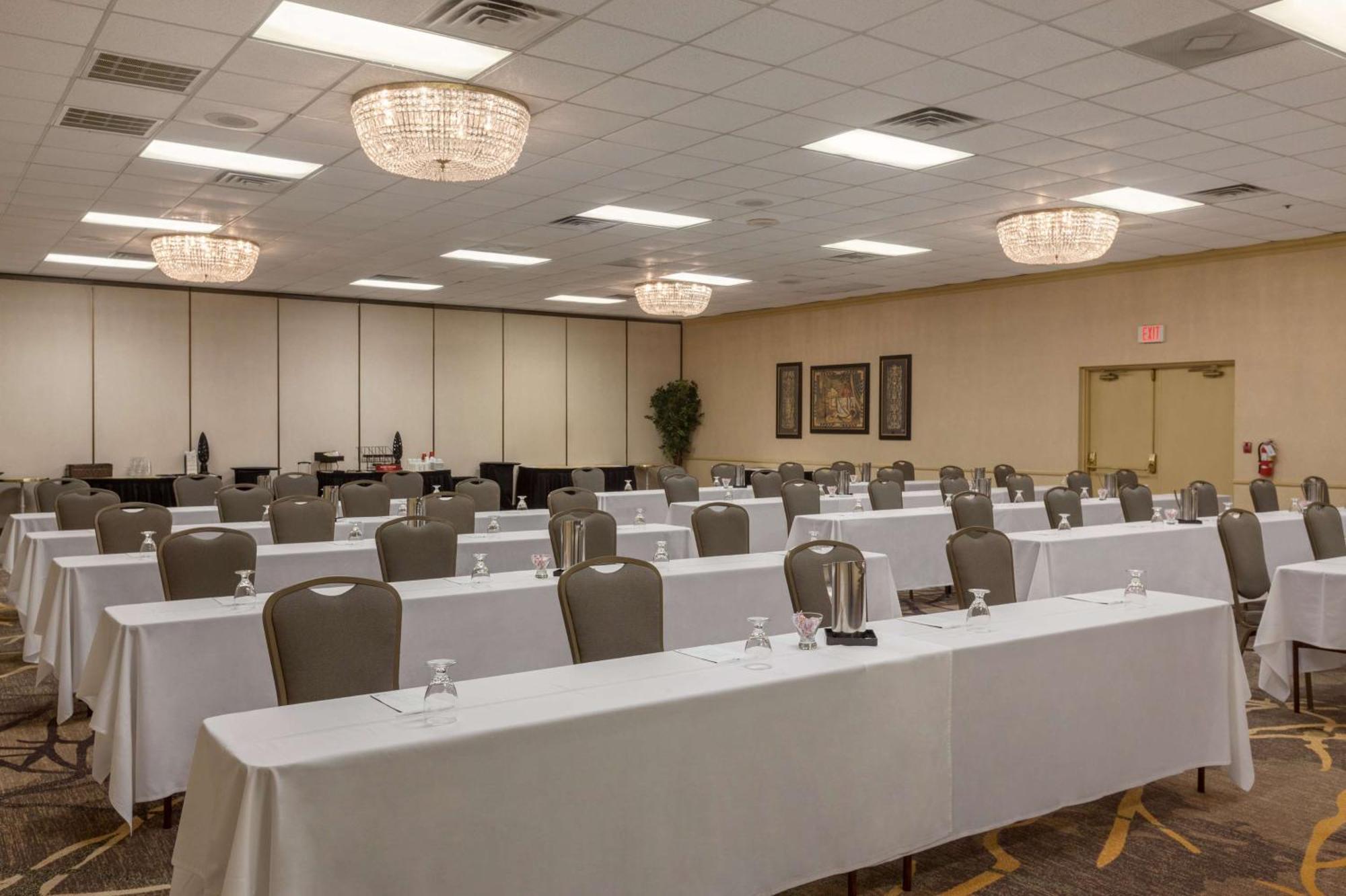 Embassy Suites Baton Rouge Ngoại thất bức ảnh