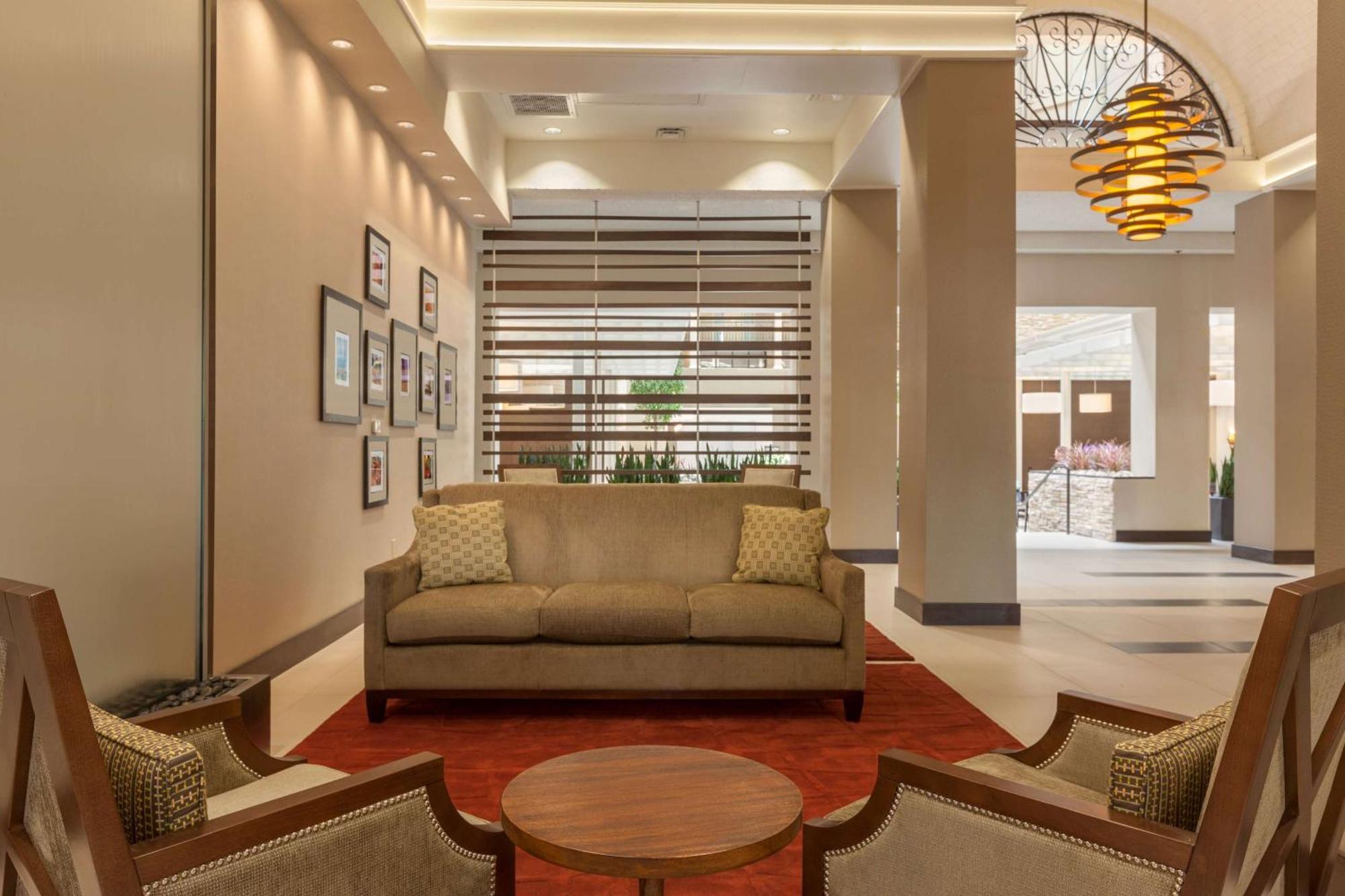 Embassy Suites Baton Rouge Ngoại thất bức ảnh