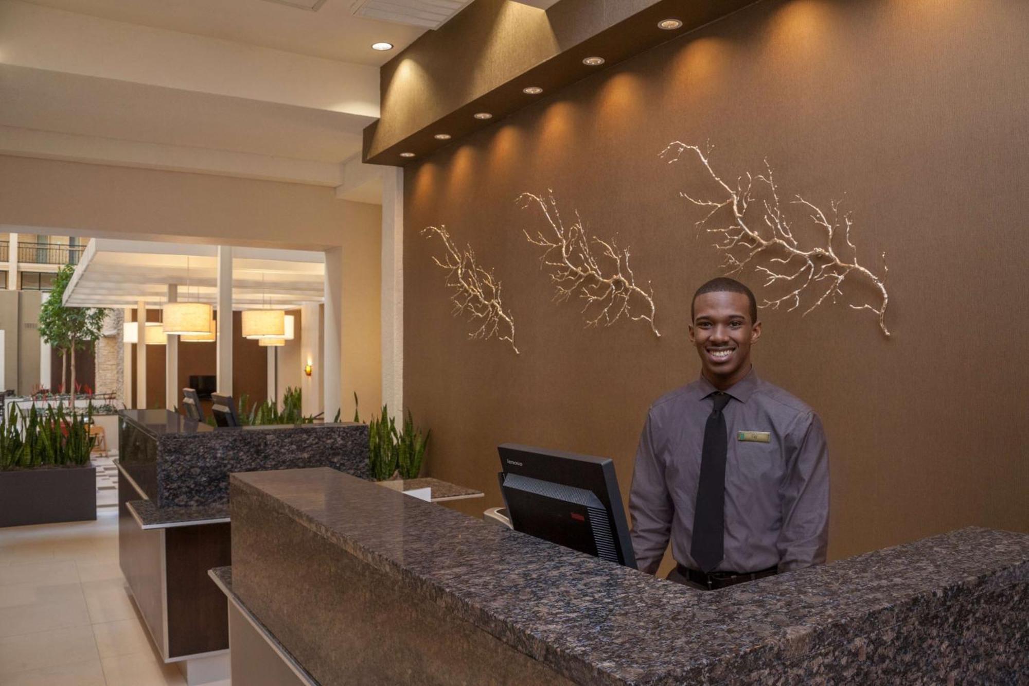 Embassy Suites Baton Rouge Ngoại thất bức ảnh