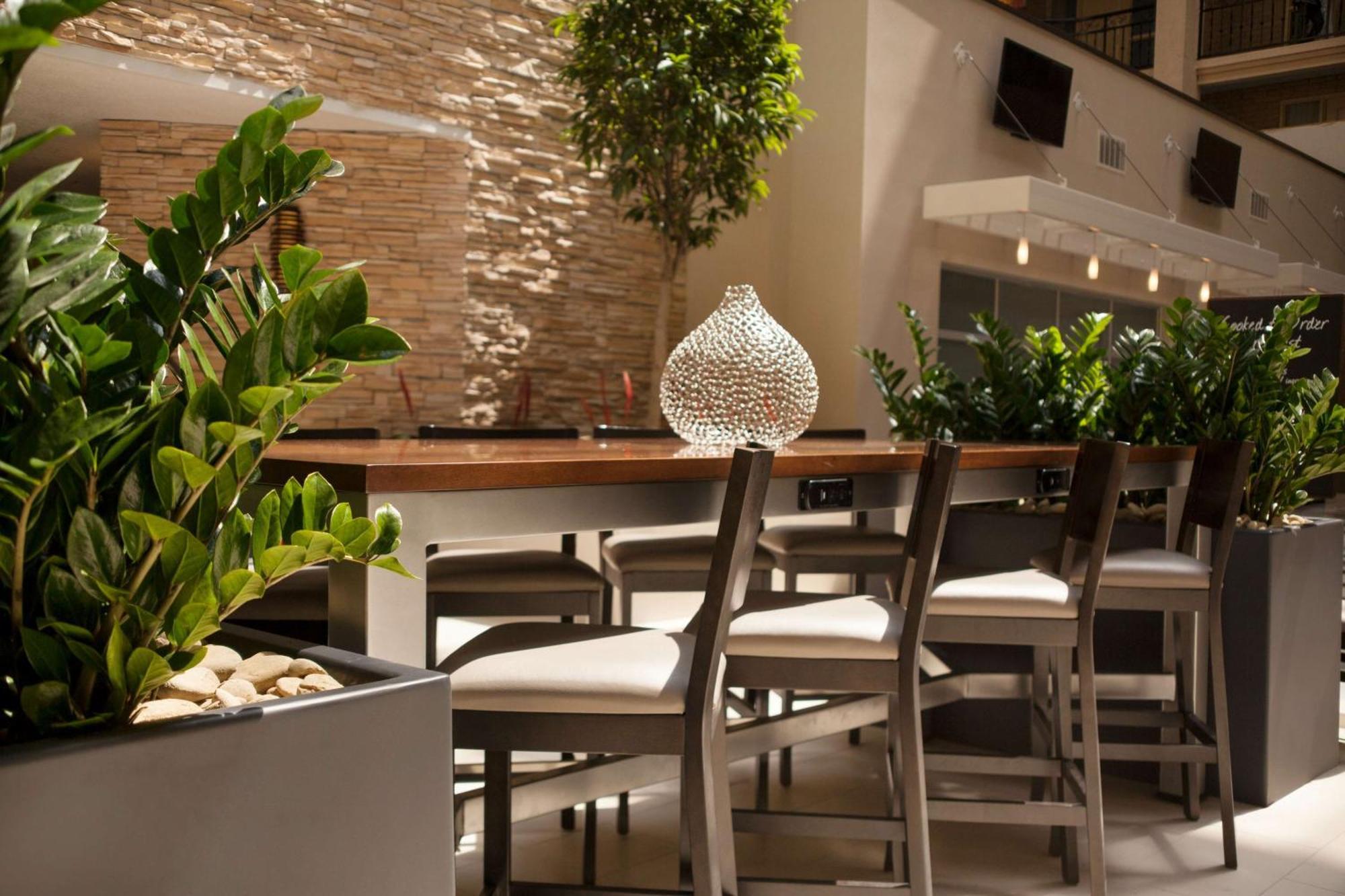 Embassy Suites Baton Rouge Ngoại thất bức ảnh