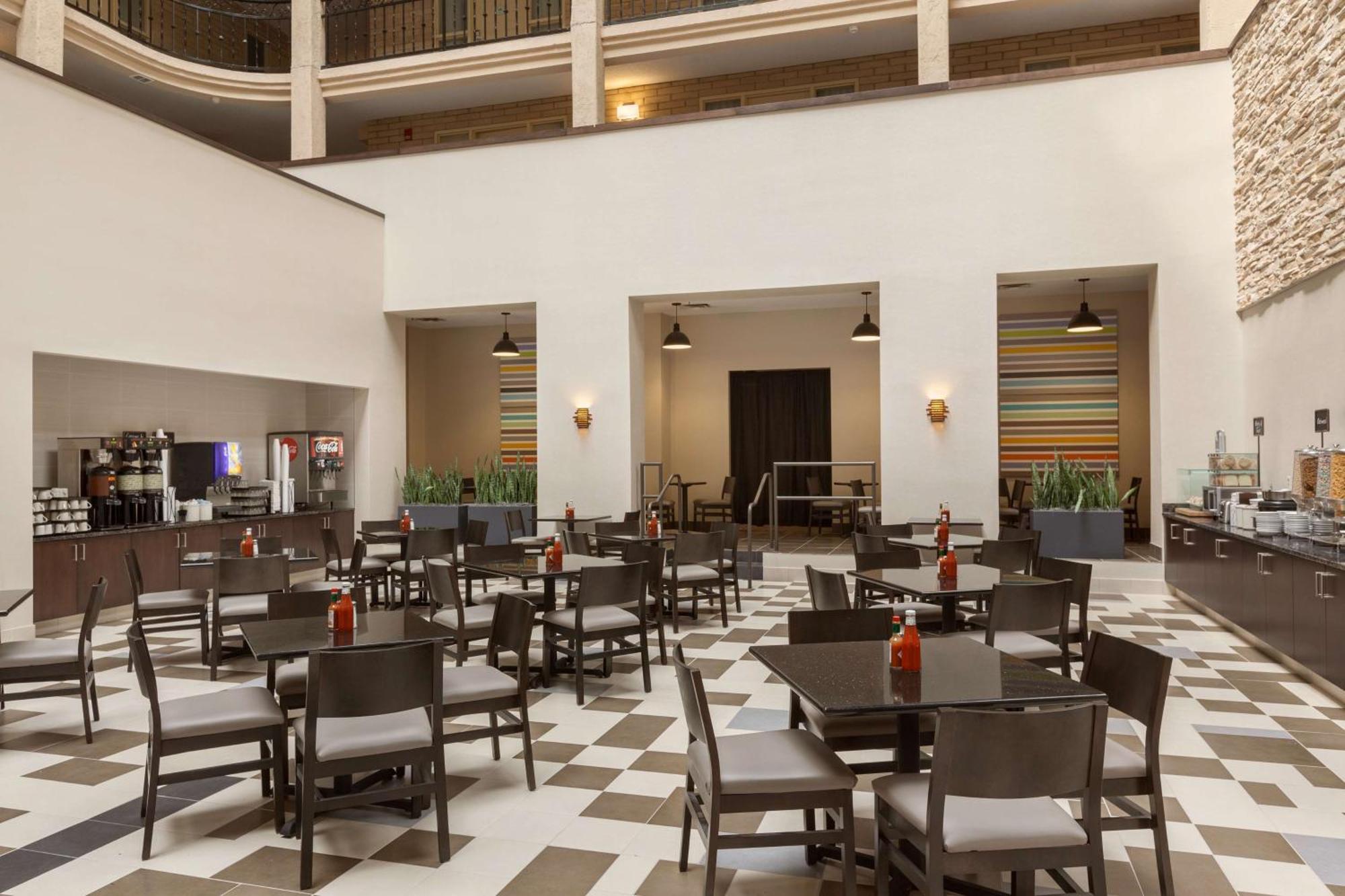 Embassy Suites Baton Rouge Ngoại thất bức ảnh