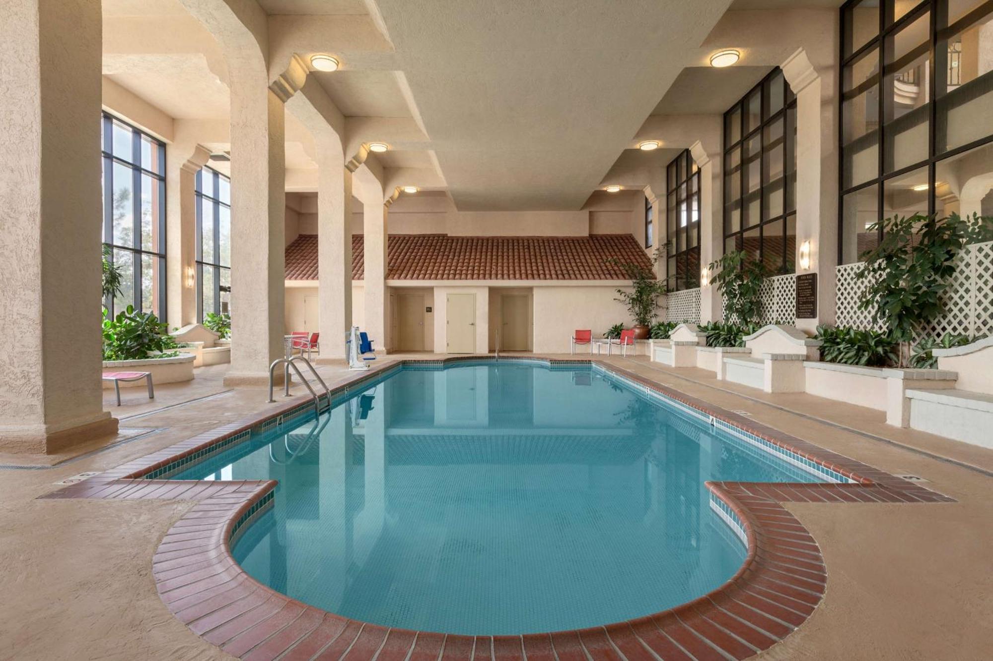 Embassy Suites Baton Rouge Ngoại thất bức ảnh