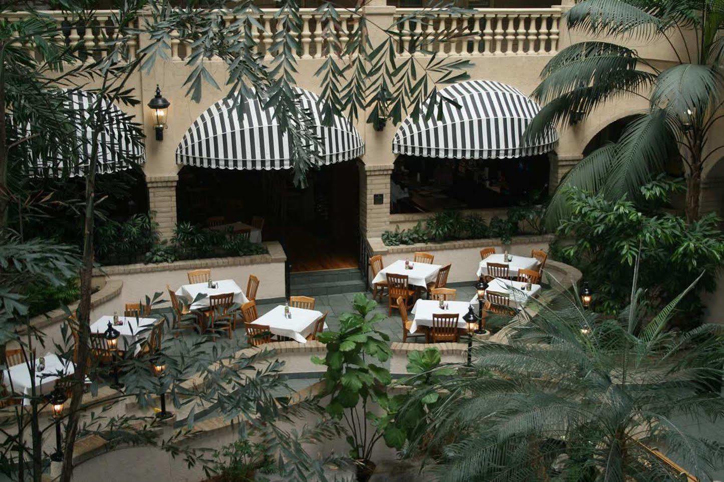 Embassy Suites Baton Rouge Ngoại thất bức ảnh