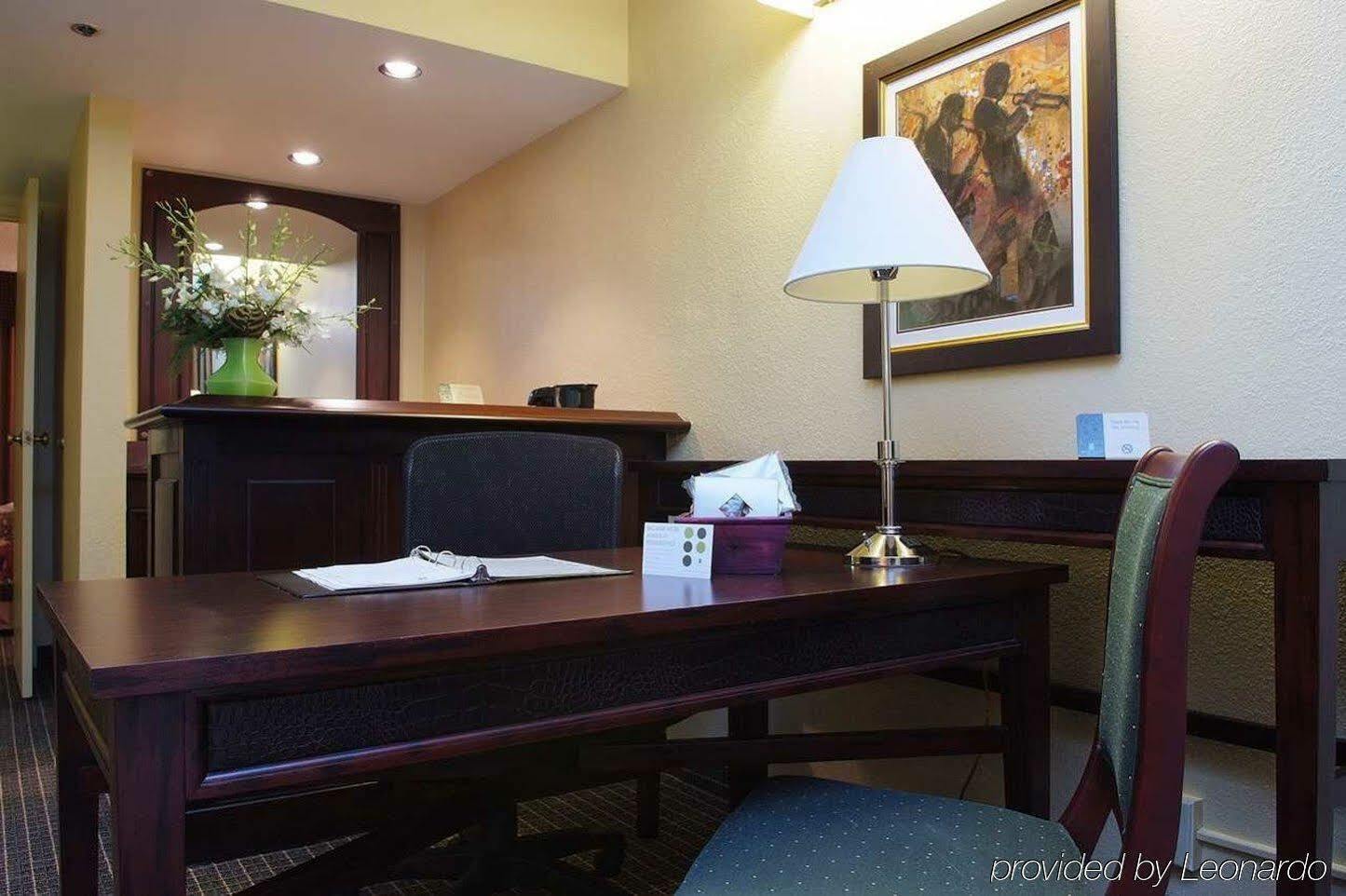 Embassy Suites Baton Rouge Ngoại thất bức ảnh